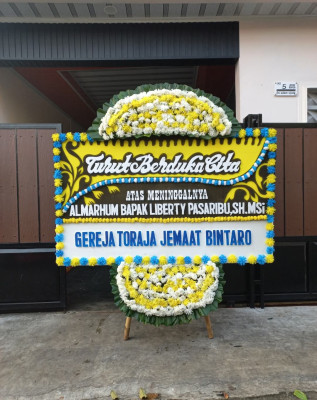 Papan Bunga Duka di Kei Besar Selatan Barat